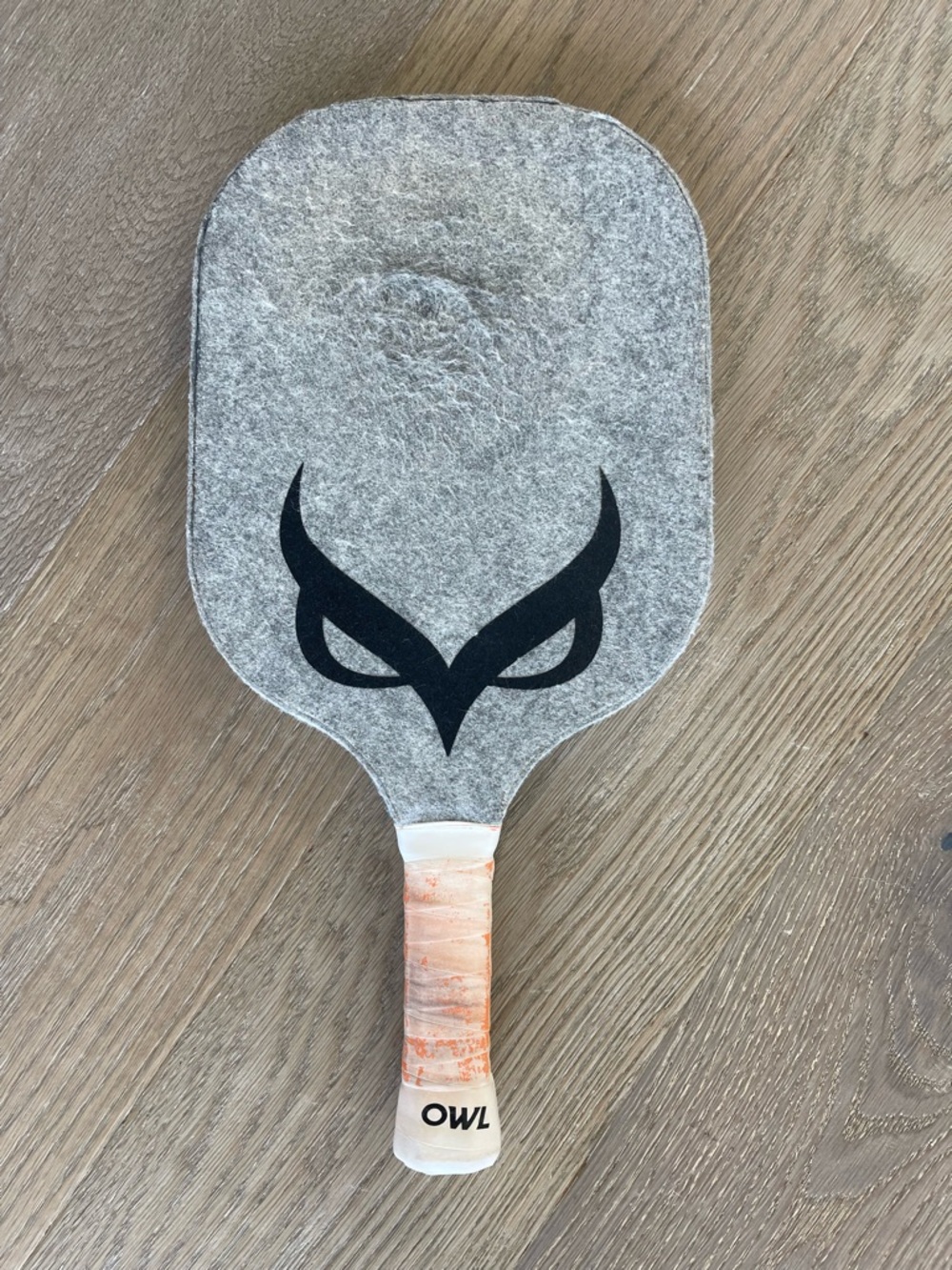 OWL Pickleball Paddle with Gray Felt Face and Black Owl Logo
